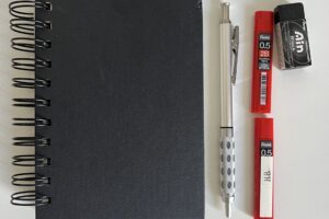 Ołówek mechaniczny Pentel plus szkicownik